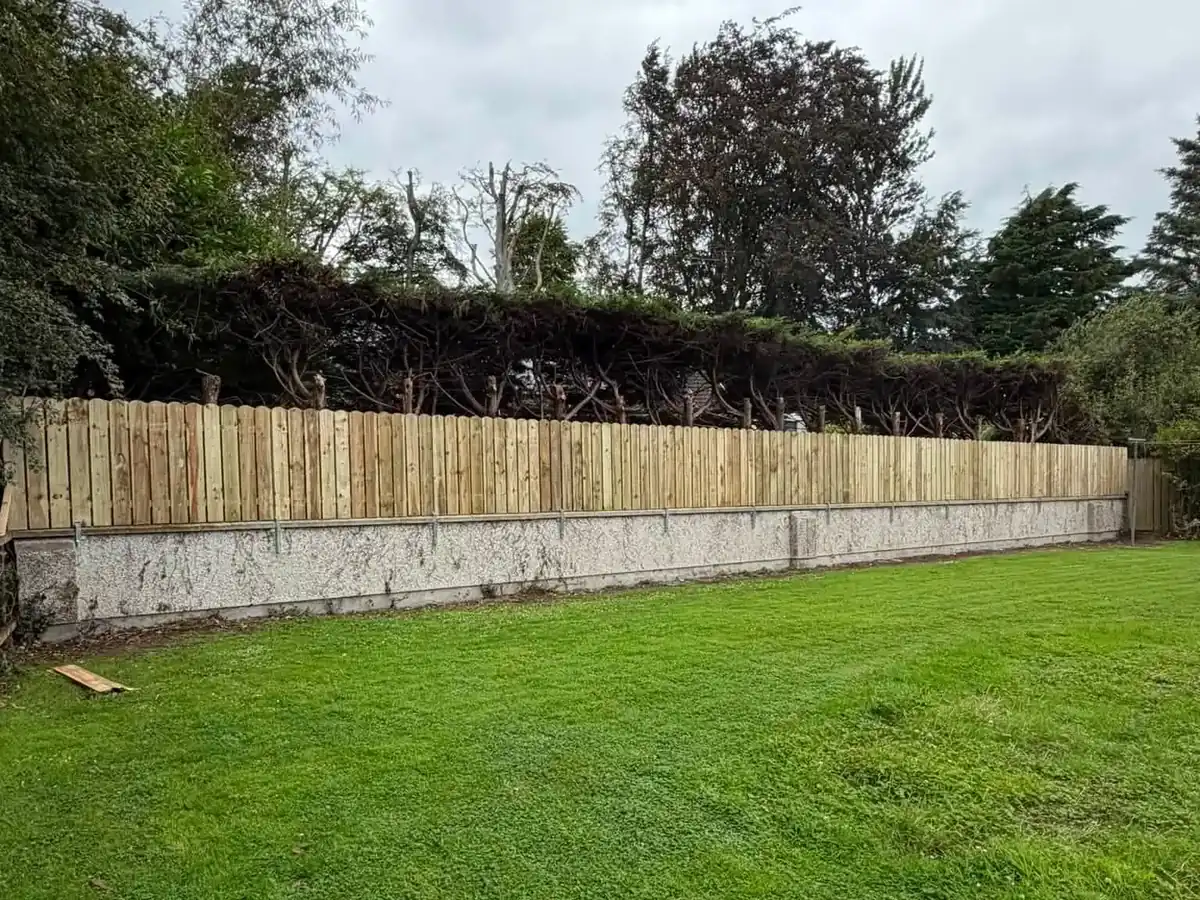 The same wall with the finished timber double fence along the top