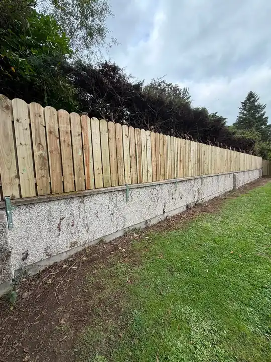 The finished fence along the wall, close up